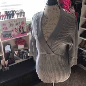 Mid sleeve, V-neck, sweater. Size 18/20